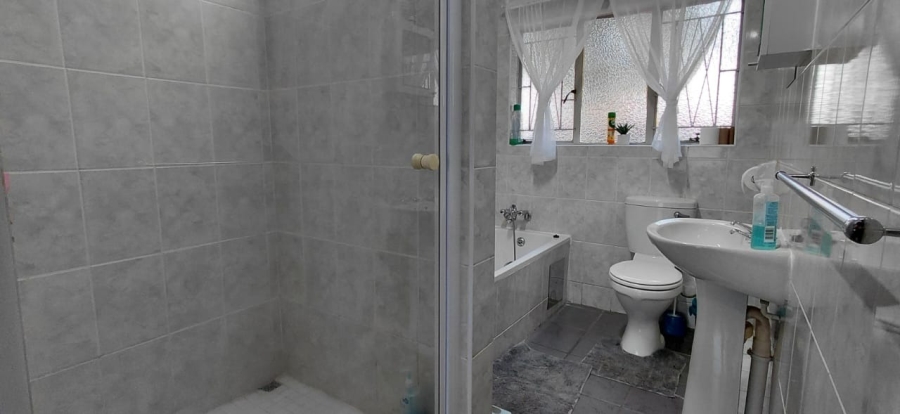To Let 4 Bedroom Property for Rent in Protea Park North West